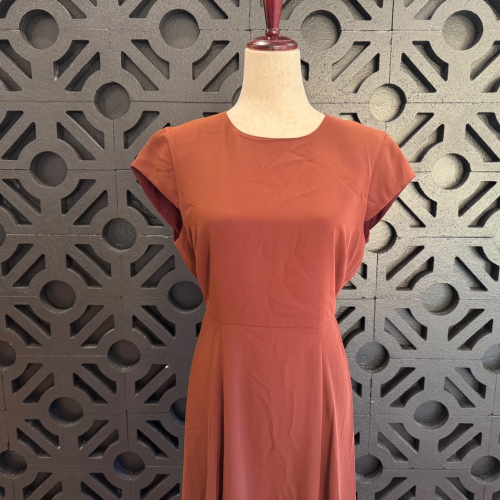 Aritzia Babaton | Hamptons Midi Dress - Picture 2 of 12
